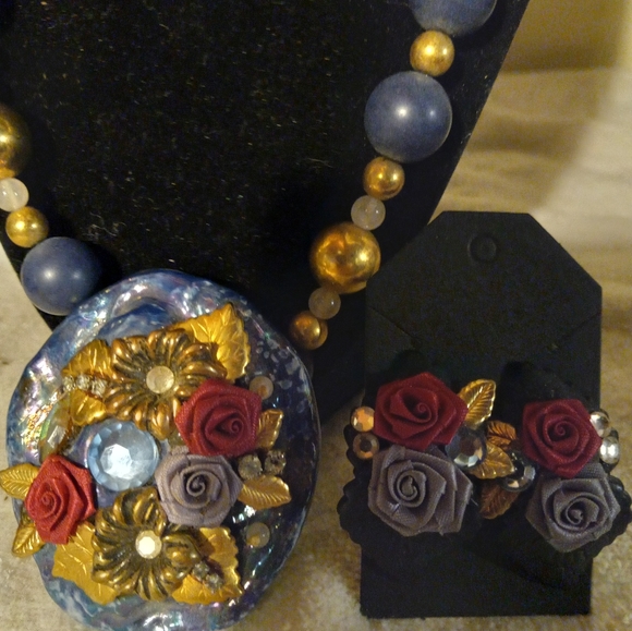 Used,not new, never worn 24in bead necklace&ceramic handmade pendant &earrings. - Picture 3 of 3